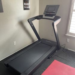 NORDICTRACK EXP 10i TREADMILL (in Warranty!)