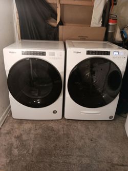 White Whirlpool Washer And Dryer Set