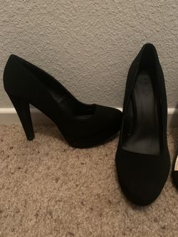 Black heels size 9 NEVER WORN