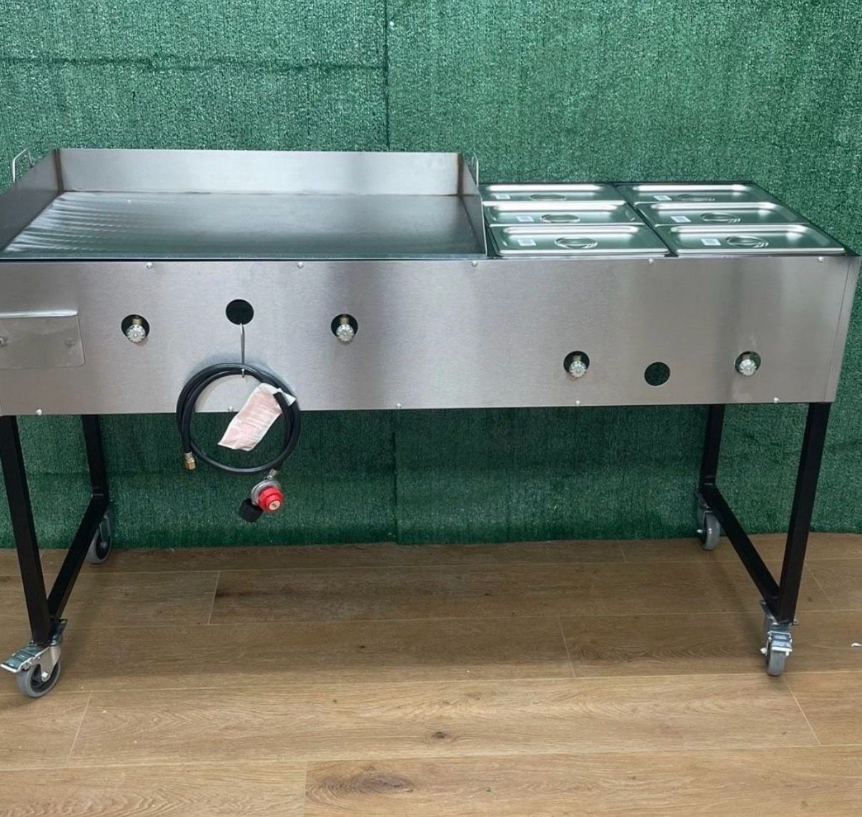 Plancha De 36” | 6 Charolas Baño María | Incluye Manguera | 36” Griddles | 6 Warming Trays |
