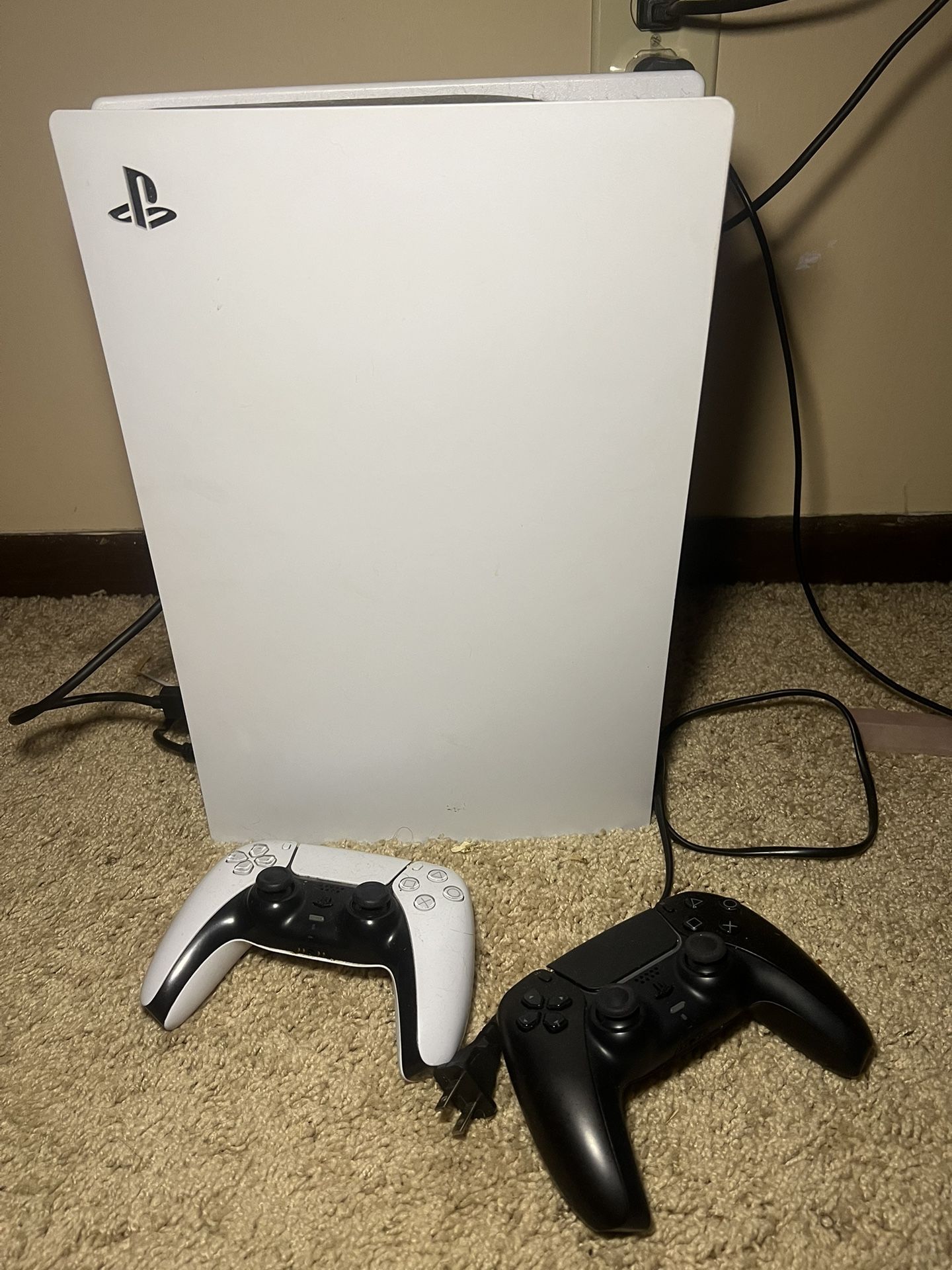 PS5 Digital & 2 controllers