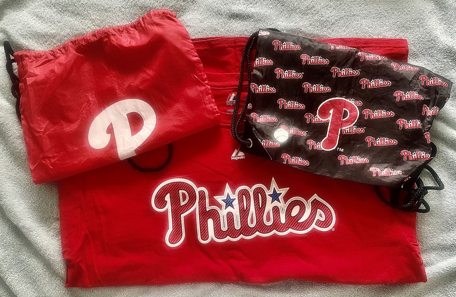 VINTAGE PHILLIES COLLECTION  - CLIFF LEE SHIRT + HIS & HERS “PHILLIES” BACKSACKS