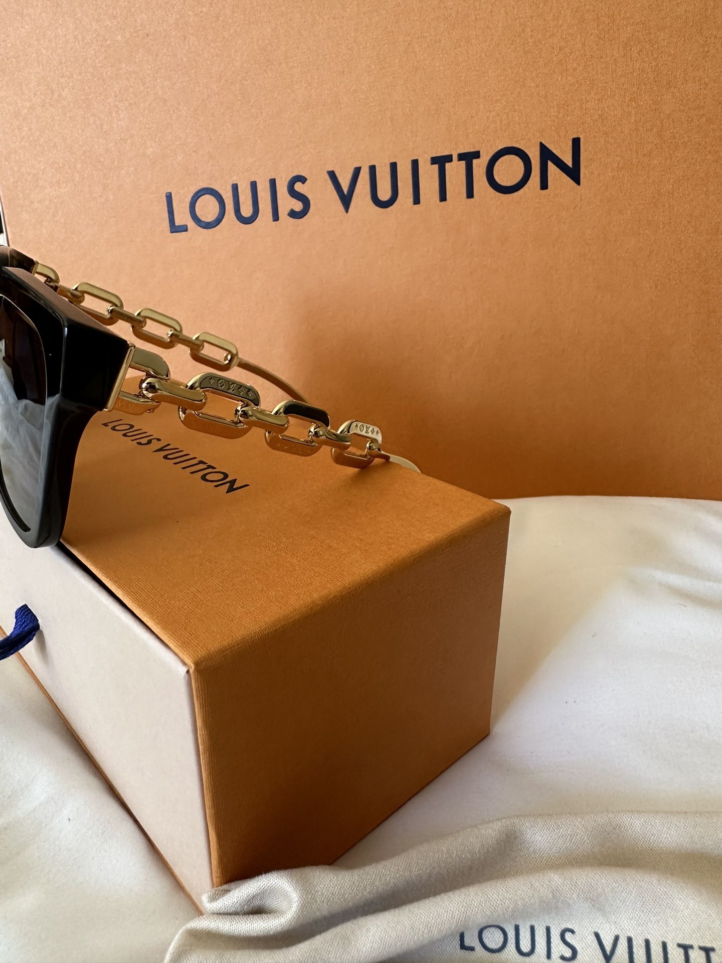 Louis Vuitton® LV Edge Large Square Sunglasses Black. Size W in 2023  Black  sunglasses square, Louis vuitton sunglasses, Square sunglasses