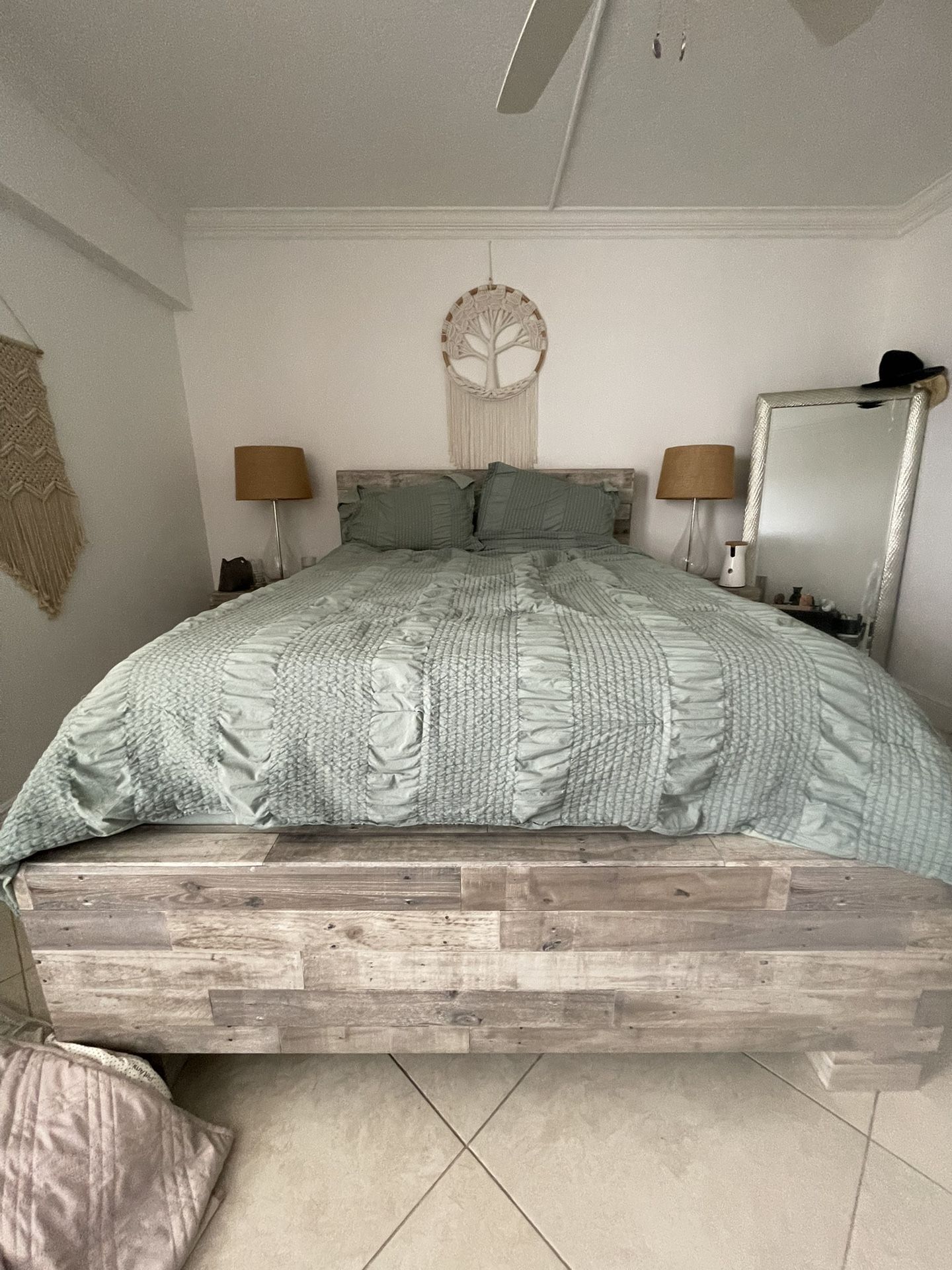 Full Size Bedroom Set, 2 End Tables, Bed Frame, 6 Drawer Dresser