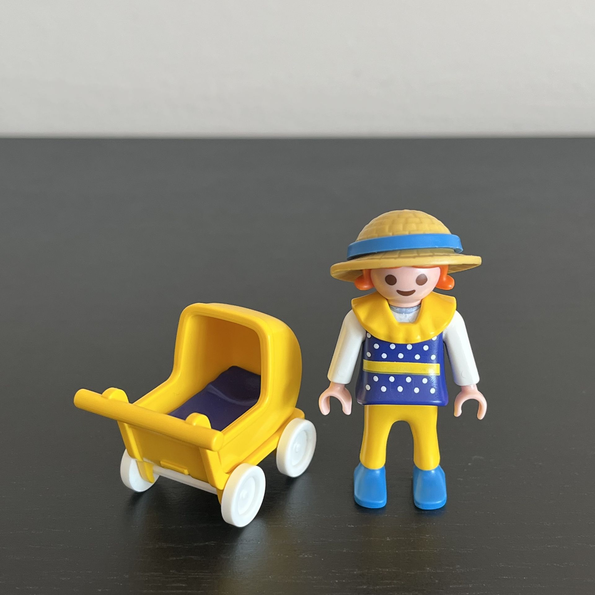Playmobil Special 4584 Girl With Carriage Vintage 2000