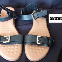 New Women’s Sandals Size 10