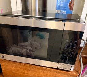 GE® 1.0 Cu. Ft. Capacity Countertop Convection Microwave Oven with Air Fry