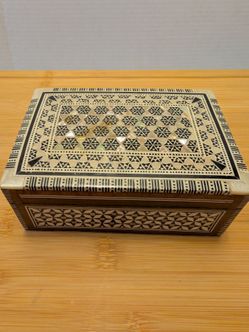 Vintage Marquetry Mother of Pearl Design Jewelry Box