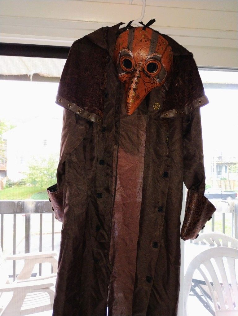 2 Pc Halloween Costume Pickup Only Cash