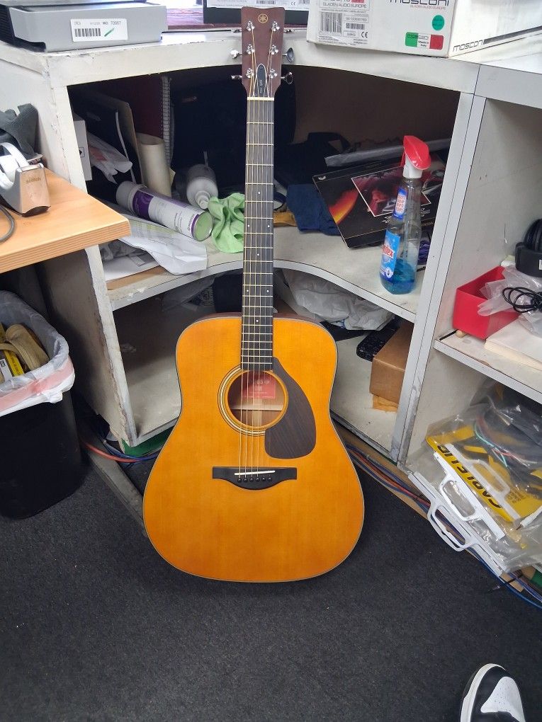 Acoustic Guitar 
