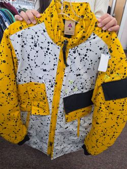 Nike ACG jacket Large. new