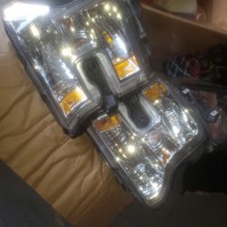 2016 F150 HEADLIGHTS. GREAT CONDITION 
