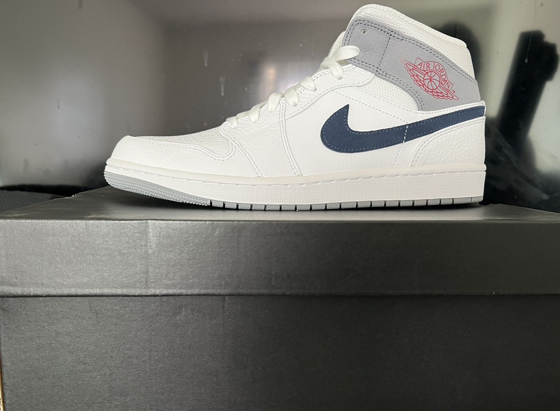 Jordan 1 Mid - Size M11