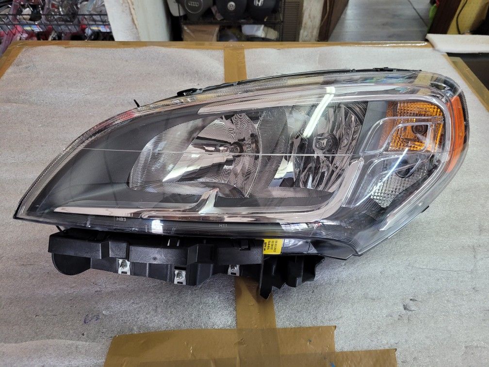 2015 - 23 - DODGE RAM PROMASTER CITY - LEFT - HEADLIGHT