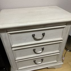 White 3 Drawer Wood End Table 