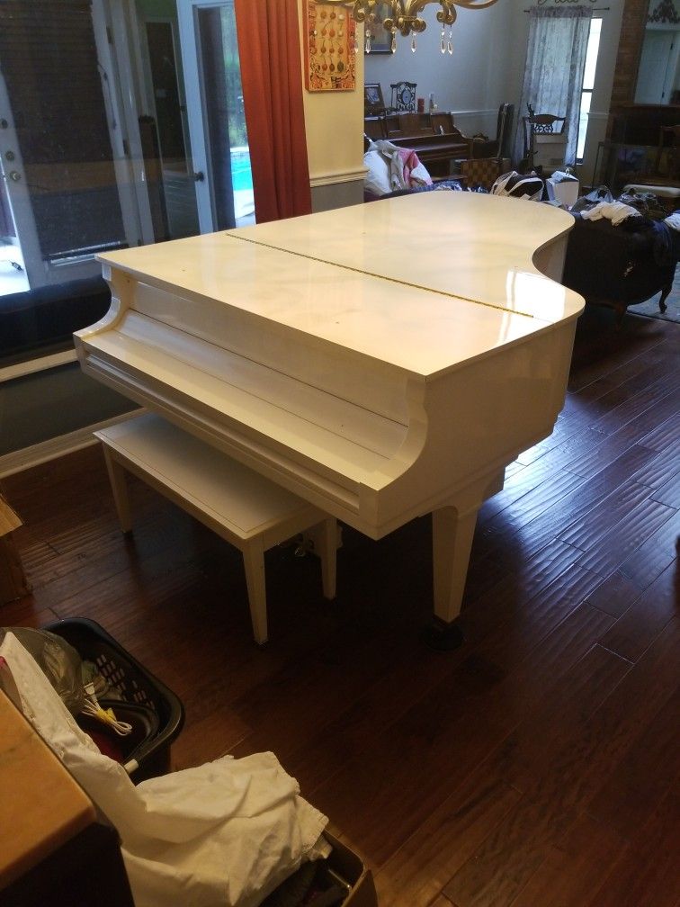 Baldwin Grand Piano Very Nice White. PLAYER.