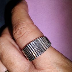 Vintage Sterling Silver ribbed Ring.