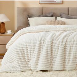 BEDELITE Fleece King Comforter Set, Fluffy Bed Set, Cream White Super Soft & Warm Bedding, Luxury Fuzzy Faux Fur Comforter for Winter, Heavy Plush Bed