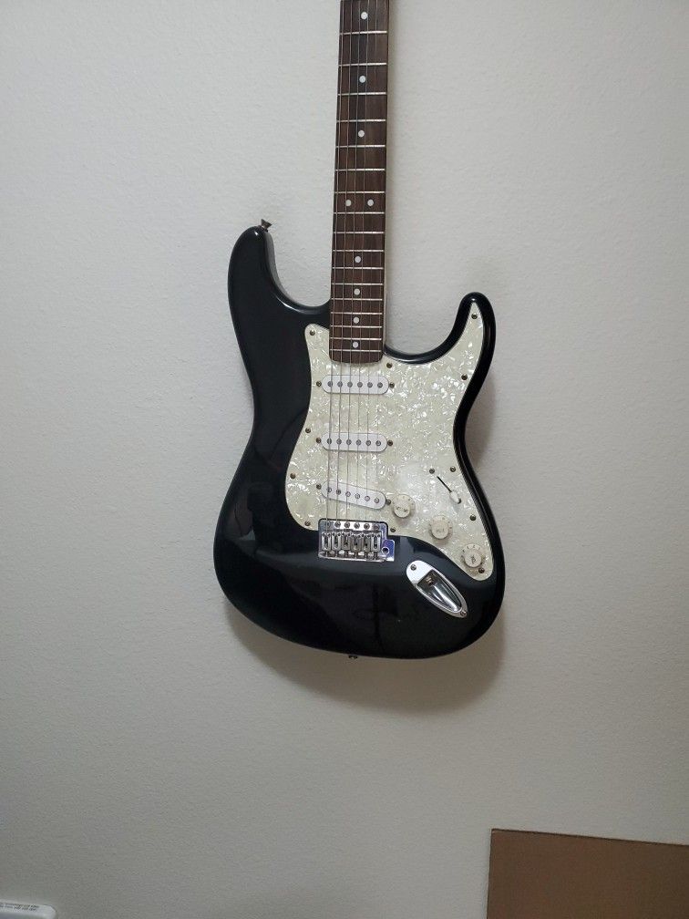 Squier Stratocaster By Fender
