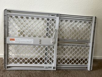 Easy Swing Pet Gate 26”H Like New