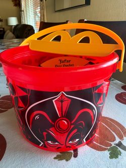 Boo bucket