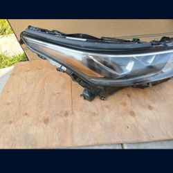 2020 - 2023 TOYOTA HIGHLANDER RIGHT HEADLIGHT PASSENGER SIDE LED GENUINE USED.  B1