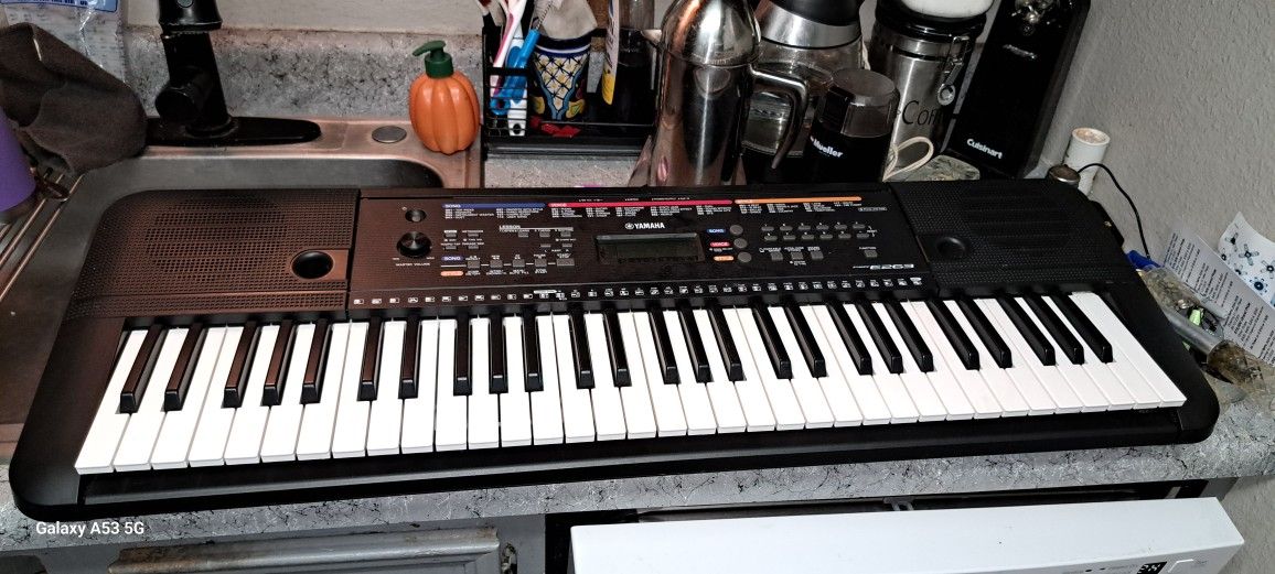 Yamaha Keyboard PSR E263 