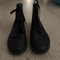 Doc Martin Shoreditch Leather Boots