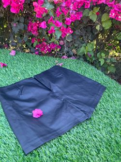 Large black skirt woman’s