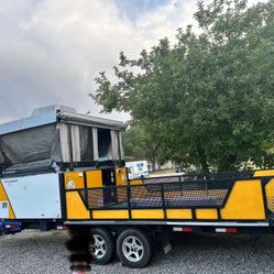 TOY HAULER/POP UP CAMPER