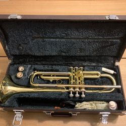Yamaha YTR-2320 Trumpet and case