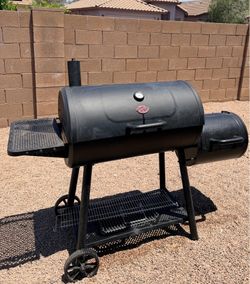 Smokin' Champ Charcoal Grill Offset Smoker in Black wit g Charcoal Tray and Live Dual Damper Contre