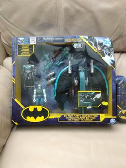 BATMAN BATC FLYER ACTION FIGURES WITH MR FREEZE AND BATMAN