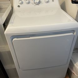 Gas Dryer - GE 7.2 CU FT  Large Capacity (Like New Condition - Gently Used)