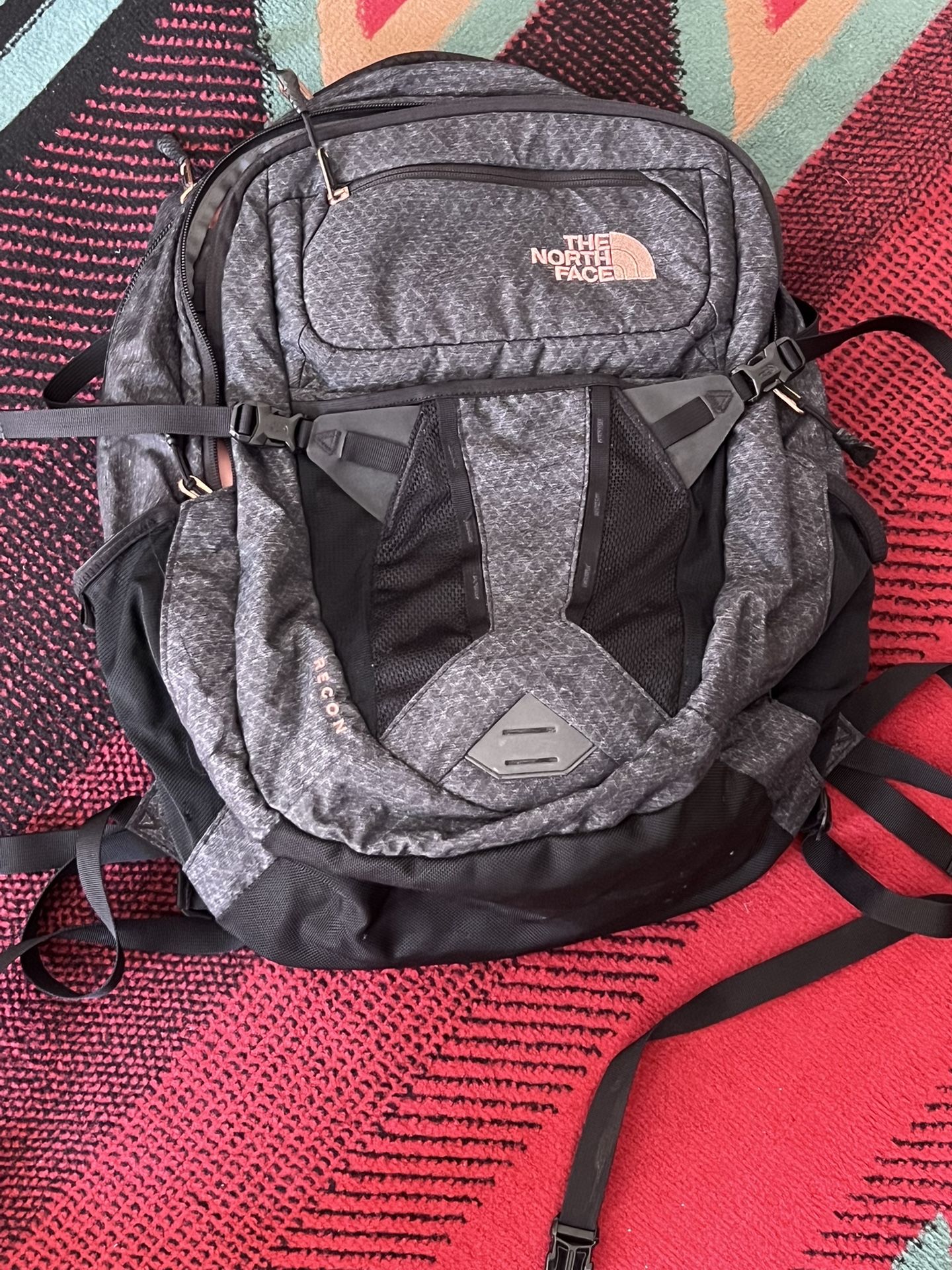 North Face Recon Backpack- Amazing Condition
