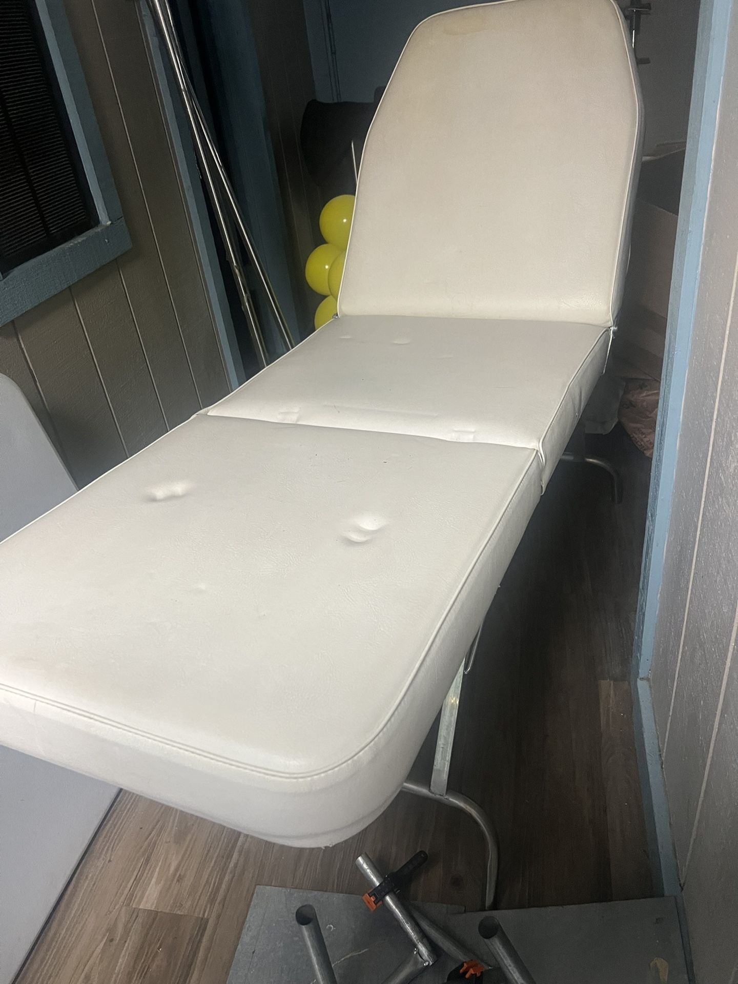 Tattoo/brow/lash Table