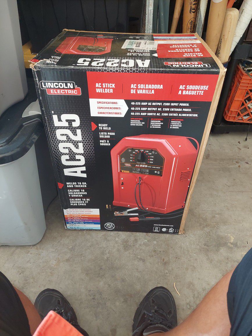 LINCOLN ELECTRIC AC225 ( AC STICK WELDER) NEW IN BOX 