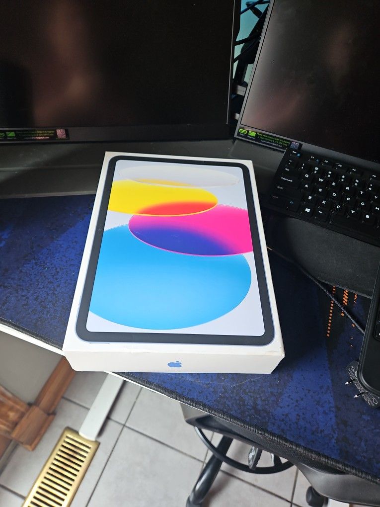 Ipad - 10th Gen BLUE - BRAND NEW!! Free Keyboard