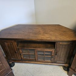 Corner TV Stand