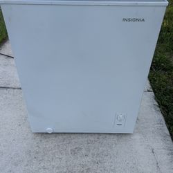 Insigna 5.0 Cu Ft Chest Freezer/congelador