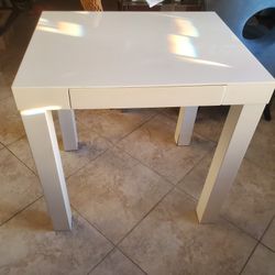 Small Desk With Drawer