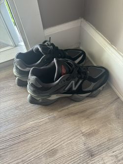 WOMENS NEW BALANCE SIZE 6