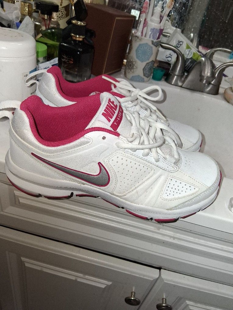Nike Women Sz 7.5