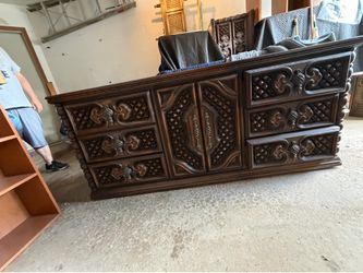 Beautiful dresser with mirrors and two nightstands
