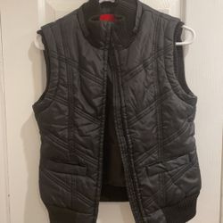 EUC! Mossimo black winter puffer vest size small