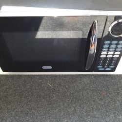 Sunbeam Microwave, 0.9cu.ft., Model # SGB8901