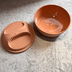 Round Breadtopia Clay Baker and Dutch Oven