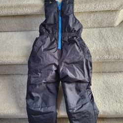 NEW Snow Bib Size 5 Black
Adjustable 