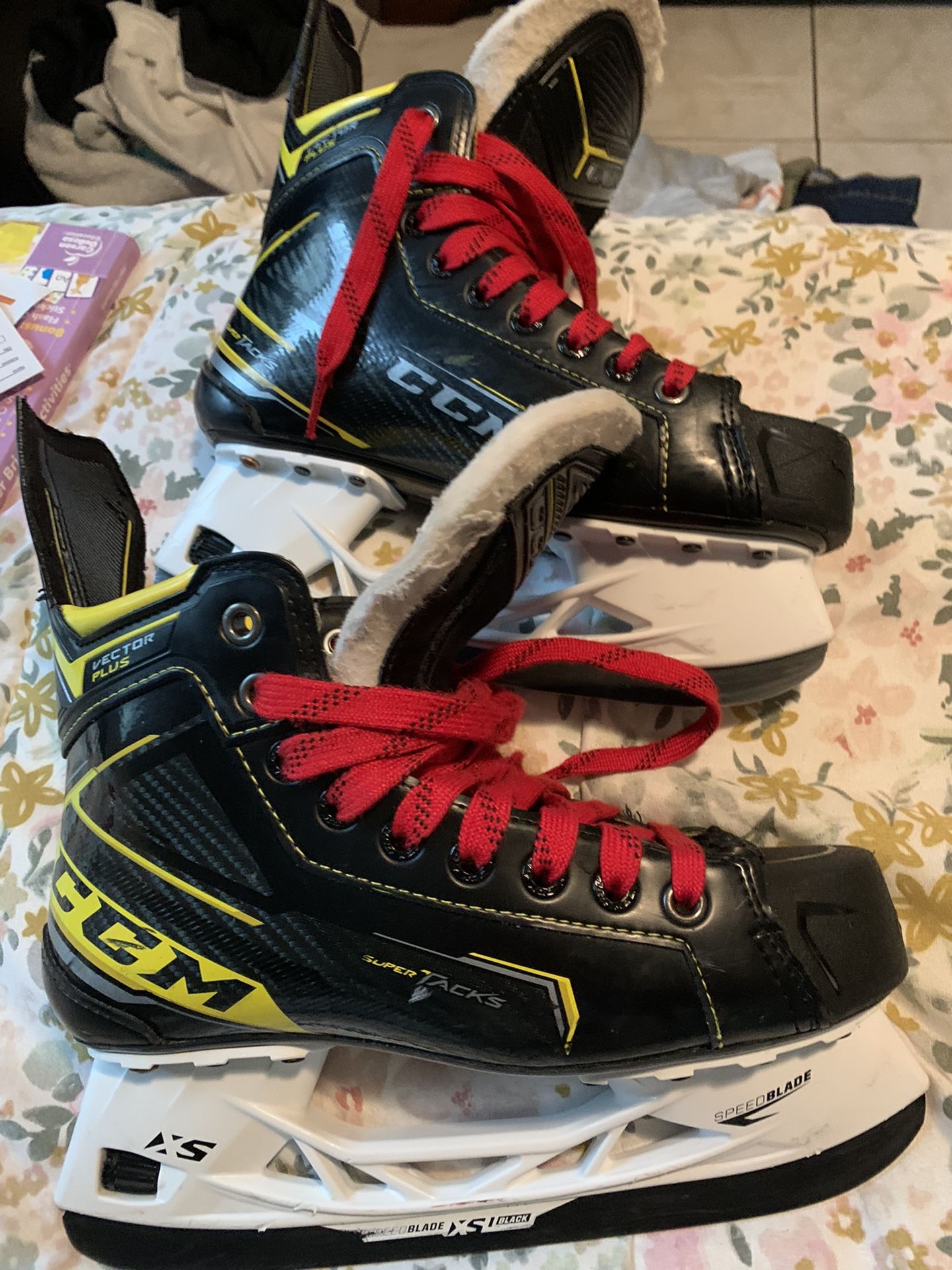 Used CCM TACKS Ice Skates! 5.5