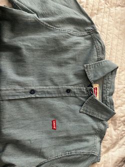 New Levi’s T-shirt